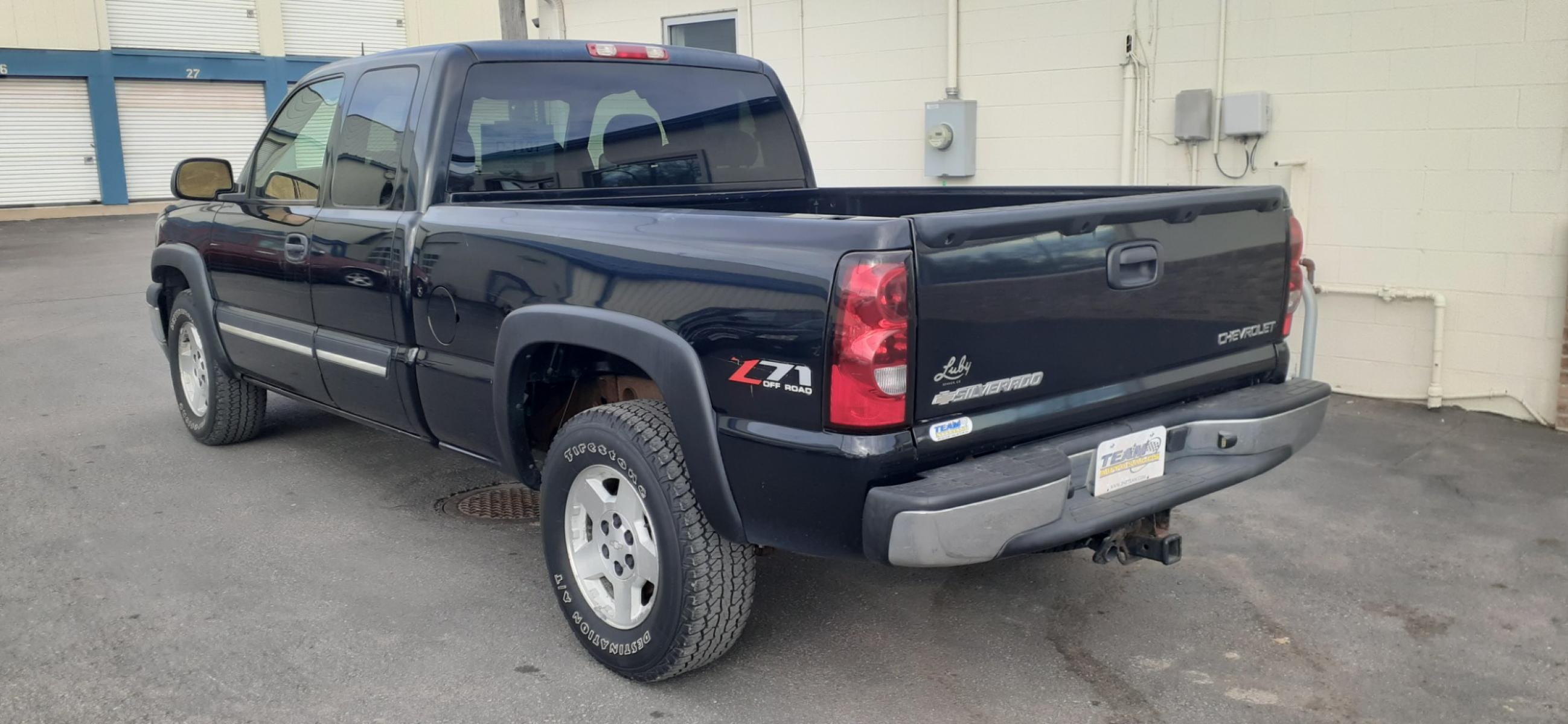 2005 Chevrolet Silverado 1500 Ext. Cab Long Bed 4WD (1GCEK19Z05Z) with an 5.3L V8 OHV 16V FFV engine, 4-Speed Automatic Overdrive transmission, located at 2015 Cambell Street, Rapid City, SD, 57701, (605) 342-8326, 44.066433, -103.191772 - Photo #2